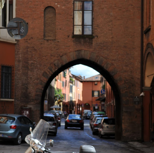 Dal 2020 "ZTL ambientale" nel centro storico di Bologna, bonus per chi sceglie la mobilità sostenibile