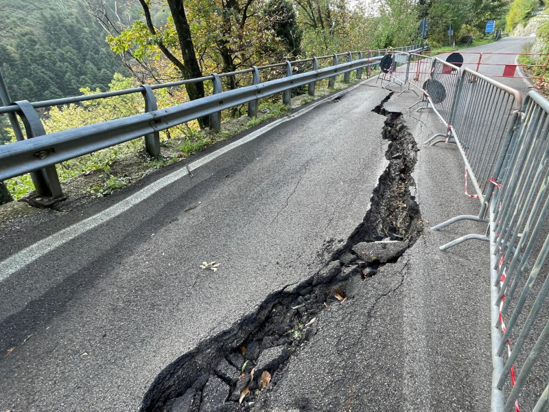 Strade: SP 325 chiusa al transito veicolare, riapertura stimata in 5-8 settimane