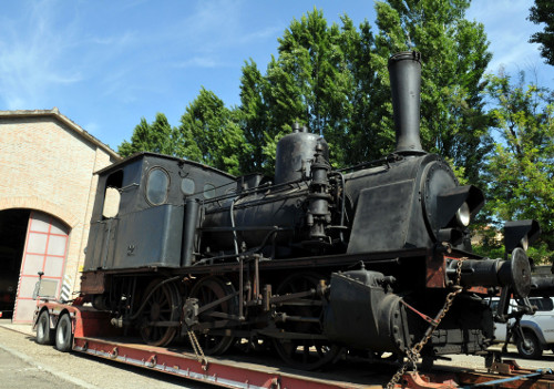 12/05/2015 - L'antico locomotore SV 321 - di proprietà della Città Metropolitana - si trasferisce in Friuli per finalità storico-didattiche e turistico-museali, legate alla Prima Guerra mondiale. Foto di Salvatore Morelli