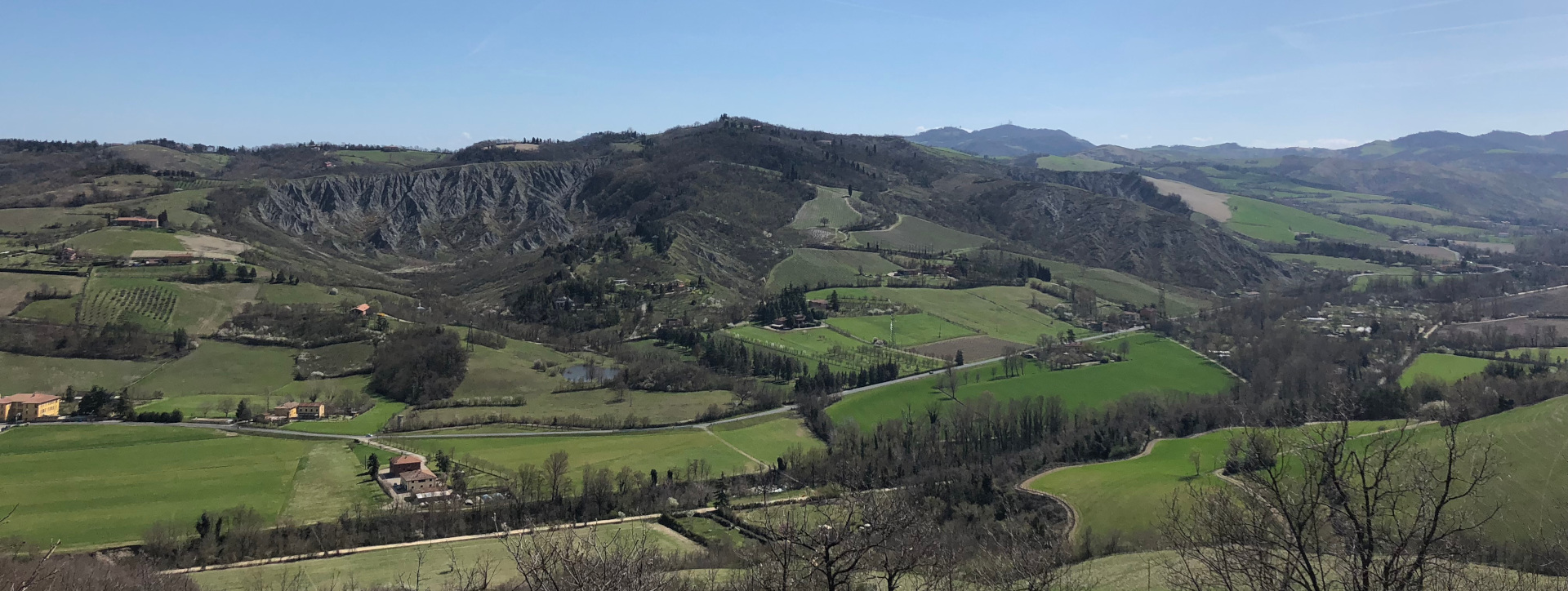 Panorama del Parco dei Gessi Bolognesi e Calanchi dell'Abbadessa