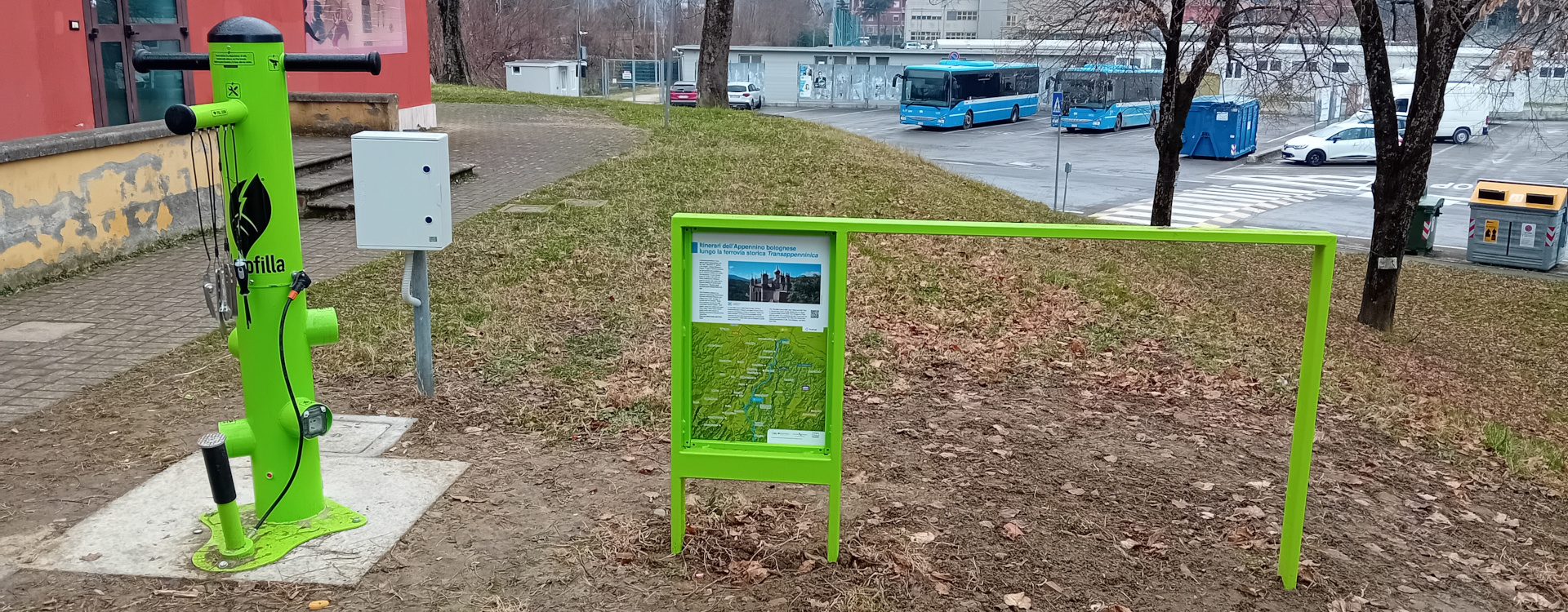 Una delle piazzole attrezzate per l'assistenza ai cicloturisti installate dal GAL