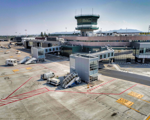 aeroporto di bologna - vista pista e torre di controllo