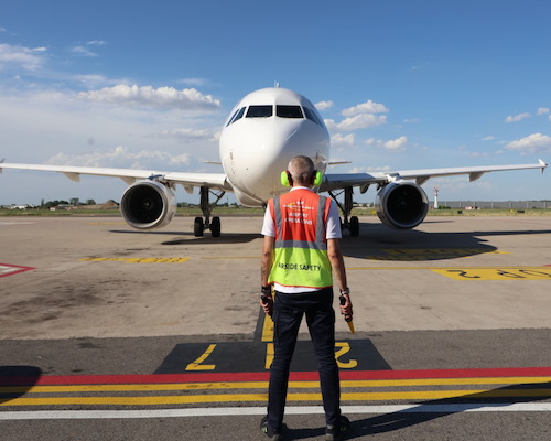 aeroporto di bologna - aereo in decollo